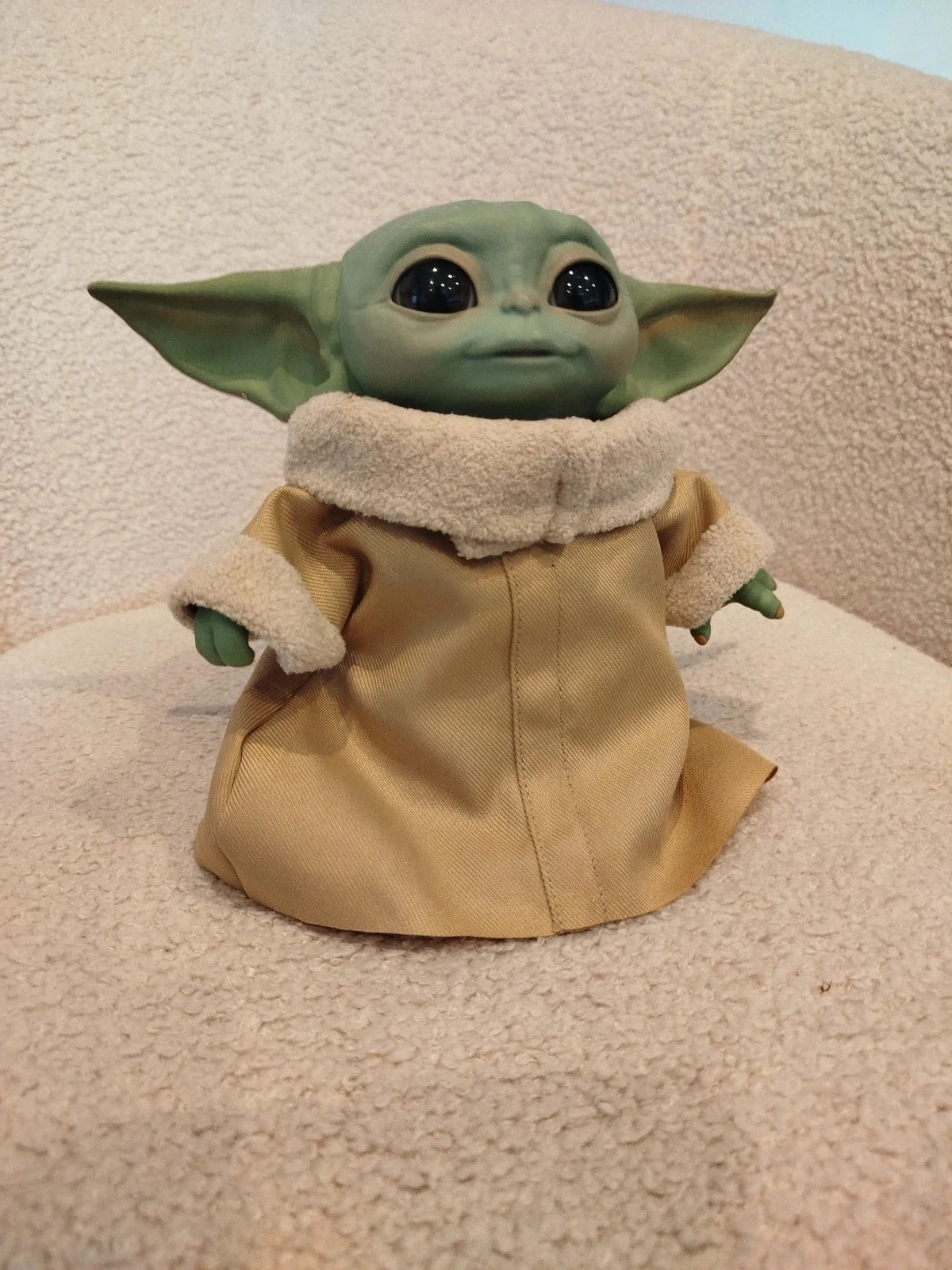 Star Wars interactive Baby Yoda figurine – photo 3
